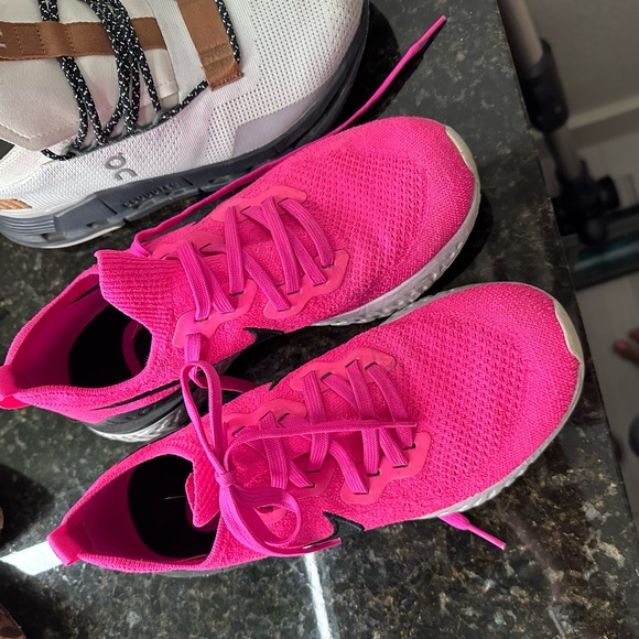 all hot pink nikes